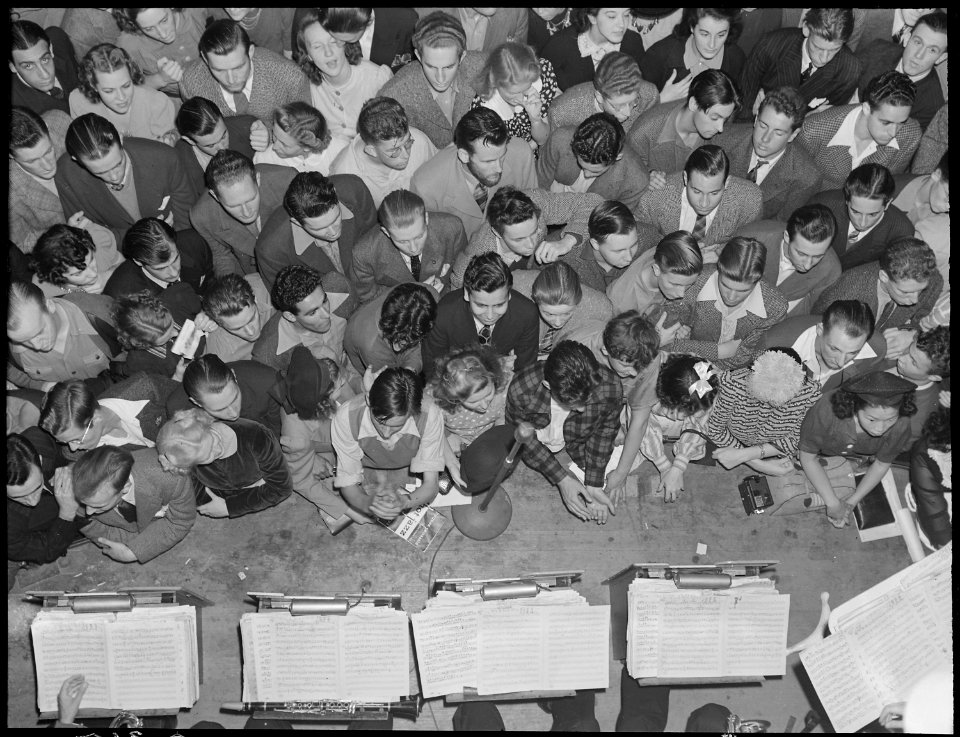 Oakland, California. Hot Jazz Recreation. Swing enthusiasts crowd against the band stand at an appearance of the... - NARA - 532265