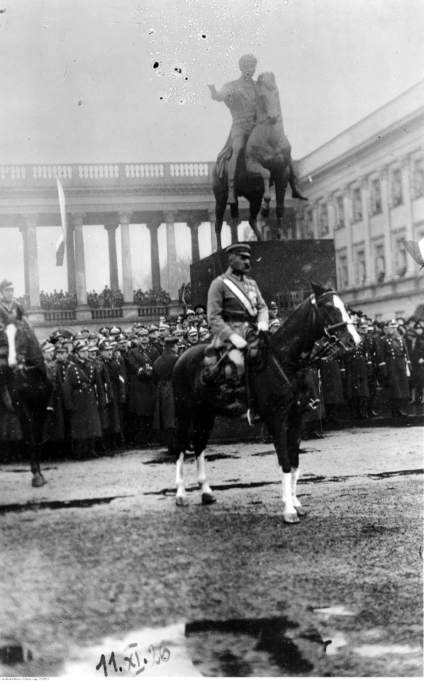 Obchody święta 11 listopada w Warszawie (22-257-1)