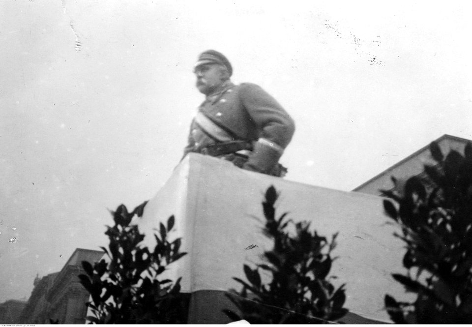 Obchody święta 11 listopada w Warszawie (22-260-12)
