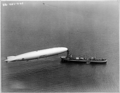 Patoka (AV6), formerly oiler AO9. Aircraft tender. Aerial, starboard side, airship Shenandoah (ZR1) moored at mast, 07-1 - NARA - 520808