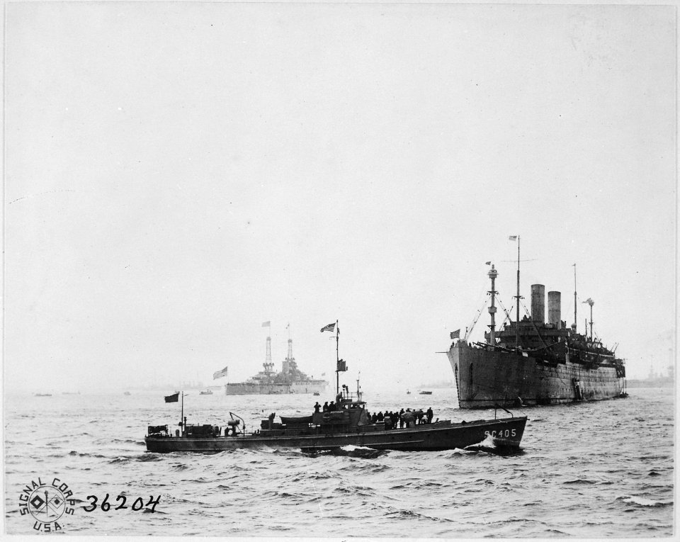 PC405, SC405. Submarine chaser. Starboard side, at Brest, France, 12-13-1918 - NARA - 530780