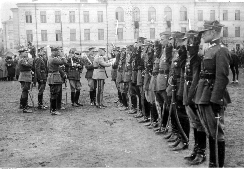 Odznaczenie żołnierzy Wojska Polskiego przez marszałka Józefa Piłsudskiego (22-478)