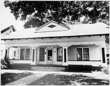 Photograph of 1960 Terrace, SE, Grand Rapids, Michigan - NARA - 186960 photo