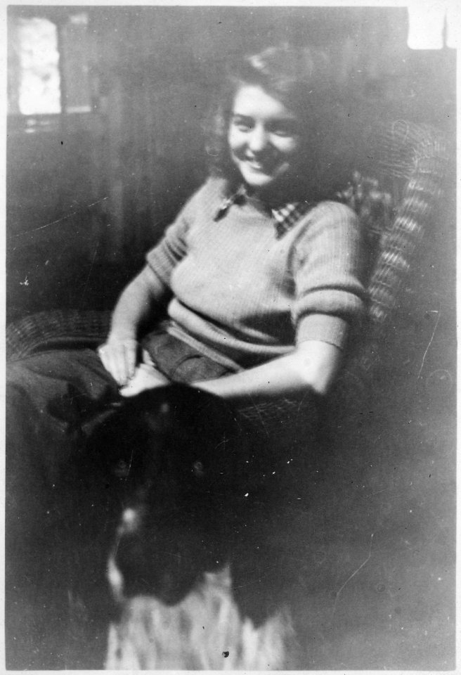 Photograph of Betty Bloomer - NARA - 186854