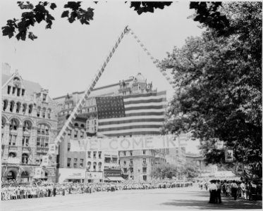 Photograph of crowds gathered along a Washington street to welcome General Dwight D. Eisenhower to the nation's... - NARA - 199109