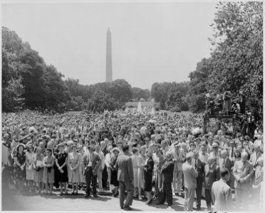 Photograph of crowd on the south lawn of the White House on the occasion of Fred M. Vinson's swearing in as Chief... - NARA - 199372