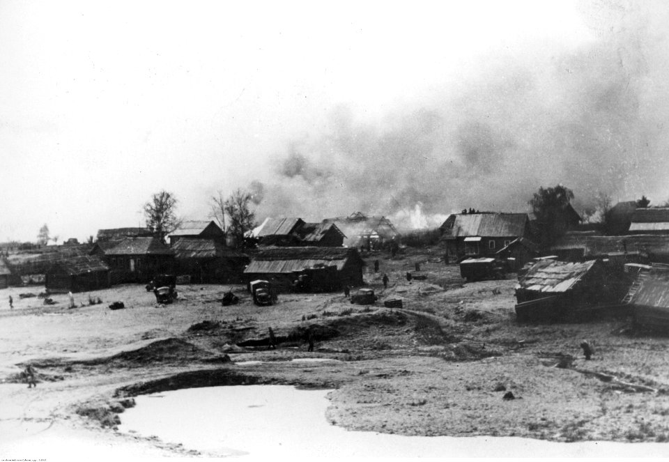 Panorama płonącej wsi na foncie wschodnim (2-1813)