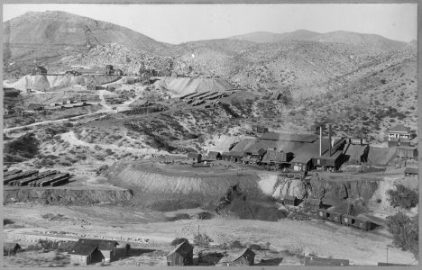 Panoramic view of reduction works and copper mines, Globe, Ariz. Terr., ca. 1898-99 - NARA - 516373 photo