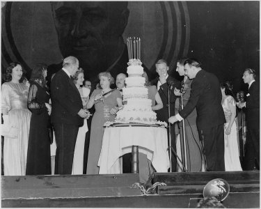 Photograph of First Lady Bess Truman at the Roosevelt Birthday Ball, with Charles Coburn, Van Johnson, and other... - NARA - 199256