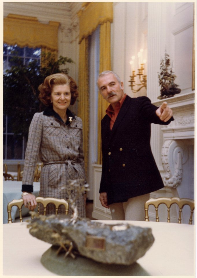 Photograph of First Lady Betty Ford and Malcolm Moran Discussing Preparations in the State Dining Room of the White... - NARA - 186823