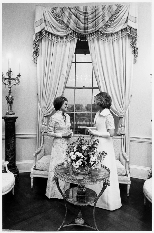 Photograph of First Lady Betty Ford Chatting with Queen Sophia in the Second Floor Yellow Oval Room of the White... - NARA - 186831