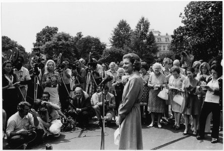 Photograph of First Lady Betty Ford Holding an Impromptu Press Conference Outside the White House - NARA - 186758