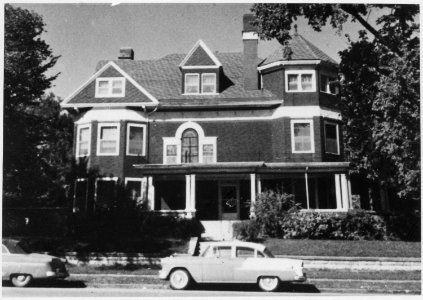 Photograph of 3202 Woolworth Avenue, Omaha, Nebraska, Birthplace of Gerald R. Ford, Jr. - NARA - 187043