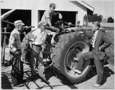 Photograph of Gerald R. Ford, Jr., on a Campaign Stop at a Kent County, Michigan, Farm - NARA - 186988 photo