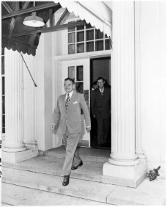 Photograph of Governor Thomas E. Dewey of New York leaving the White House after a meeting with President Truman. - NARA - 200322