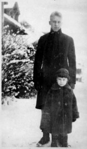 Photograph of Gerald R. Ford, Jr., and Richard A. Ford in the Front Yard of 649 Union Avenue, SE, Grand Rapids, Michigan - NARA - 186926 photo