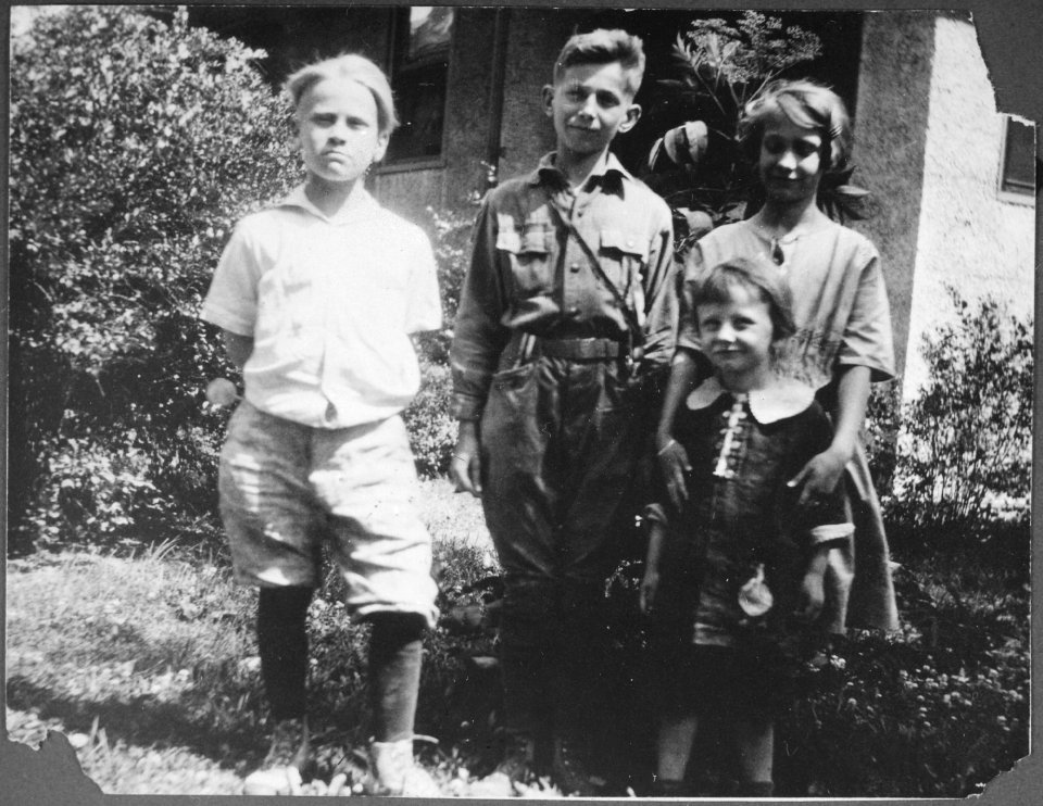 Photograph of Gerald R. Ford, Jr., with his Cousins, Gardner and Adele James, and Half-Brother, Thomas Tom Ford - NARA - 186935