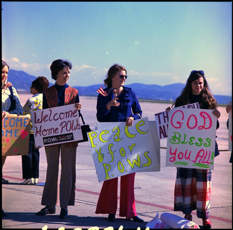 Photograph of Marine Wives at Camp Pendleton, California Waiting for the Return of Prisoners of War - NARA - 532511