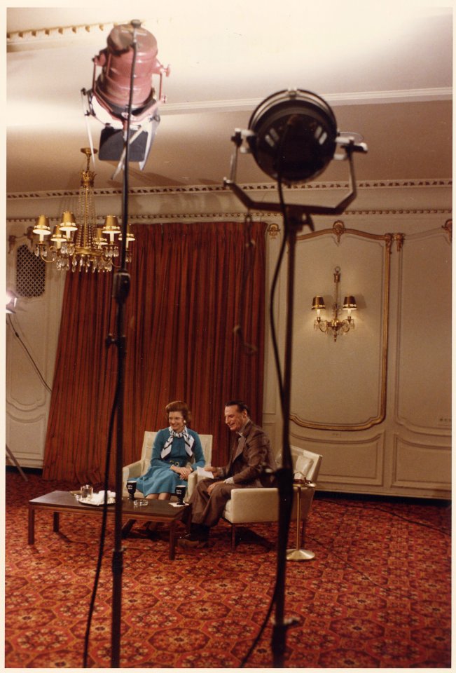 Photograph of Betty Ford Taping an Interview with Chicago Journalist Irv Kupcinet at the Conrad Hilton Hotel in... - NARA - 186769
