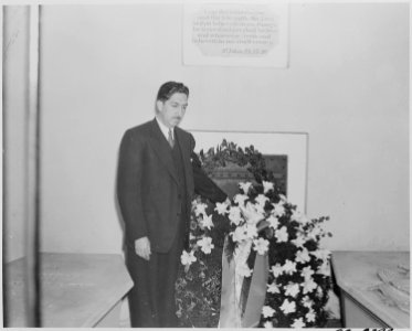 Photograph of Mexican President Miguel Aleman laying a wreath at the tomb of George Washington at Mount Vernon. - NARA - 199553