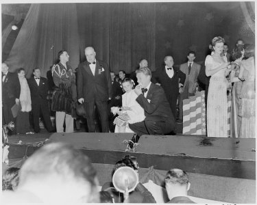 Photograph of movie star Van Johnson with actress Margaret O'Brien eating cake at a Roosevelt Birthday Ball function... - NARA - 199334