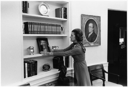 Photograph of First Lady Betty Ford Redecorating the Oval Office During President Gerald Ford's Absence to Meet with... - NARA - 186784 photo