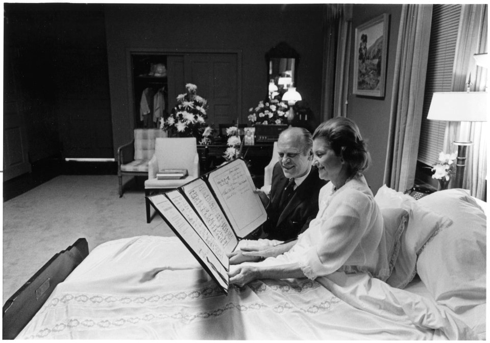 Photograph of President Gerald Ford and First Lady Betty Ford Reading a Petition, Signed by All 100 Members of the... - NARA - 186773