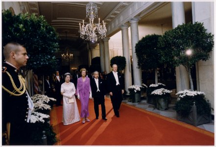 Photograph of President Gerald Ford, First Lady Betty Ford, Emperor Hirohito and Empress Nagako Walking Down the... - NARA - 186820