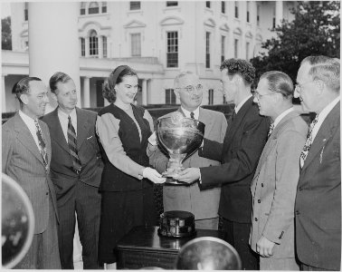 Photograph of President Truman and Drucie Snyder, Queen of the President's Cup Regatta and daughter of Treasury... - NARA - 199415