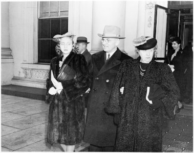 Photograph of Harry S. Truman, his wife Bess, and their daughter Margaret at the White House for the 1945 Inaugural... - NARA - 199053 photo