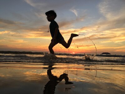 Sunset run kids