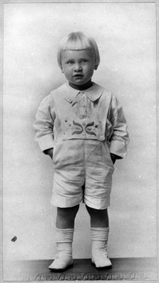 Photograph of Gerald R. Ford, Jr. (Then Leslie Lynch King, Jr.) - NARA - 186856
