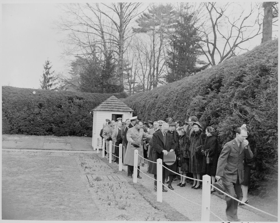Photograph of President Truman at the gravesite of President Franklin D. Roosevelt, with Eleanor Roosevelt, members... - NARA - 199367