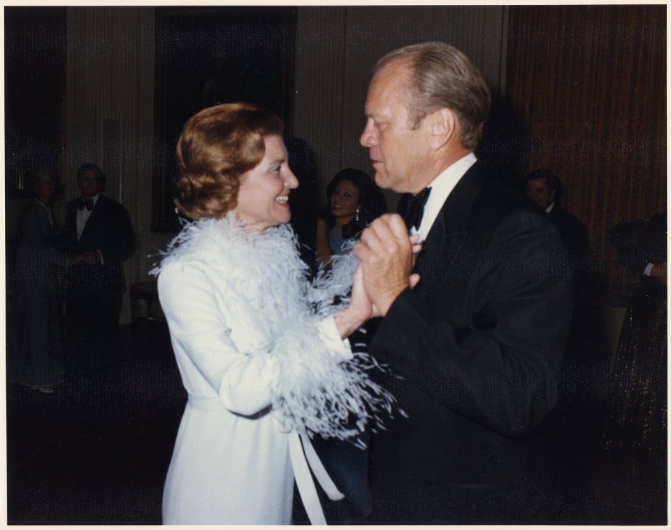 Photograph of President and Mrs. Ford Dancing - NARA - 186760