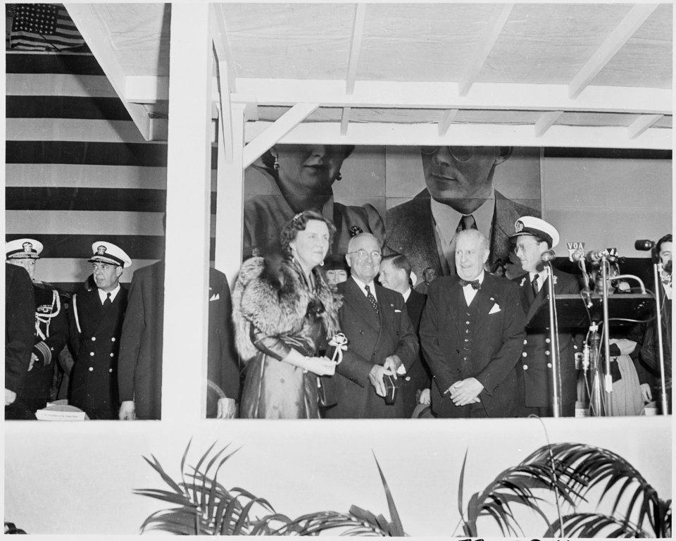 Photograph of President Truman and Queen Juliana of the Netherlands, with other dignitaries, during welcoming... - NARA - 200375