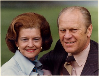 Photograph of President Gerald Ford and First Lady Betty Ford on the White House South Lawn - NARA - 186807 photo