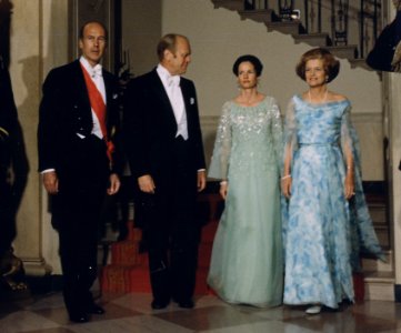 Photograph of President Gerald Ford, First Lady Betty Ford, and President and Mrs. Valery Giscard d'Estaing Posing at... - NARA - 186830 photo