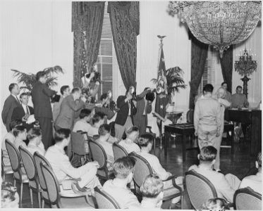 Photograph of President Truman decorating a soldier with the Medal of Honor during a ceremony in the East Room of the... - NARA - 199195
