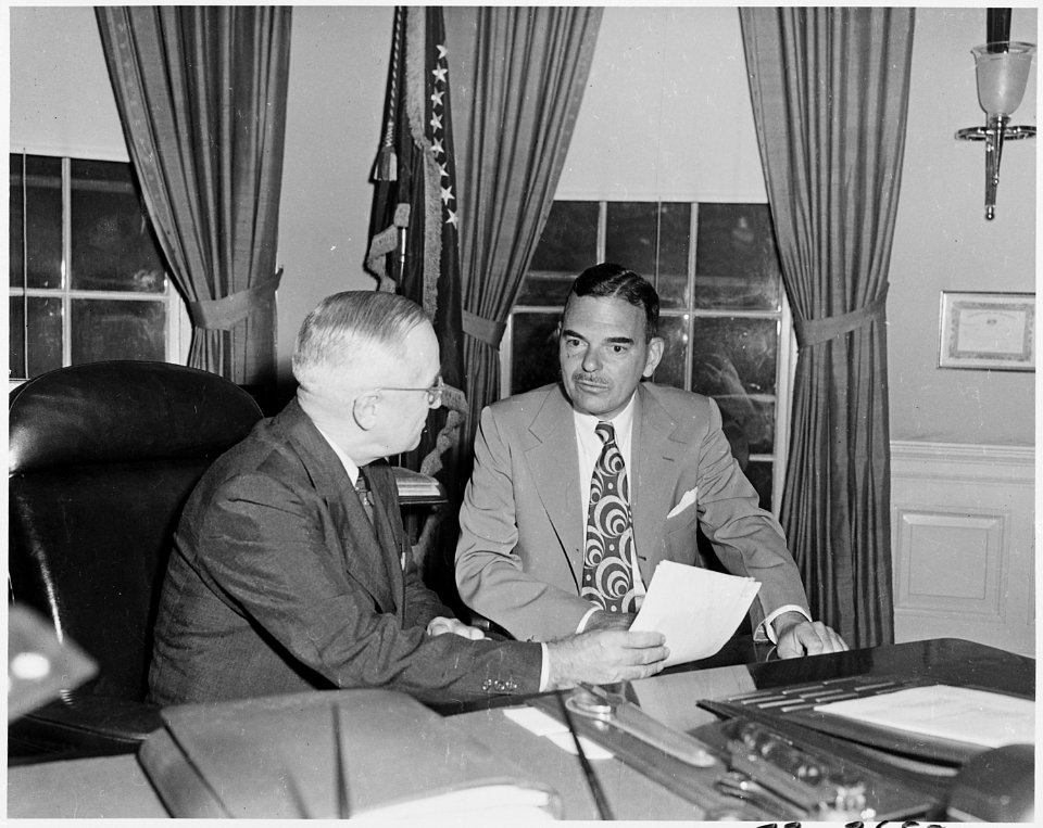 Photograph of President Truman in the Oval Office conferring with Governor Thomas E. Dewey of New York, he man he... - NARA - 200321