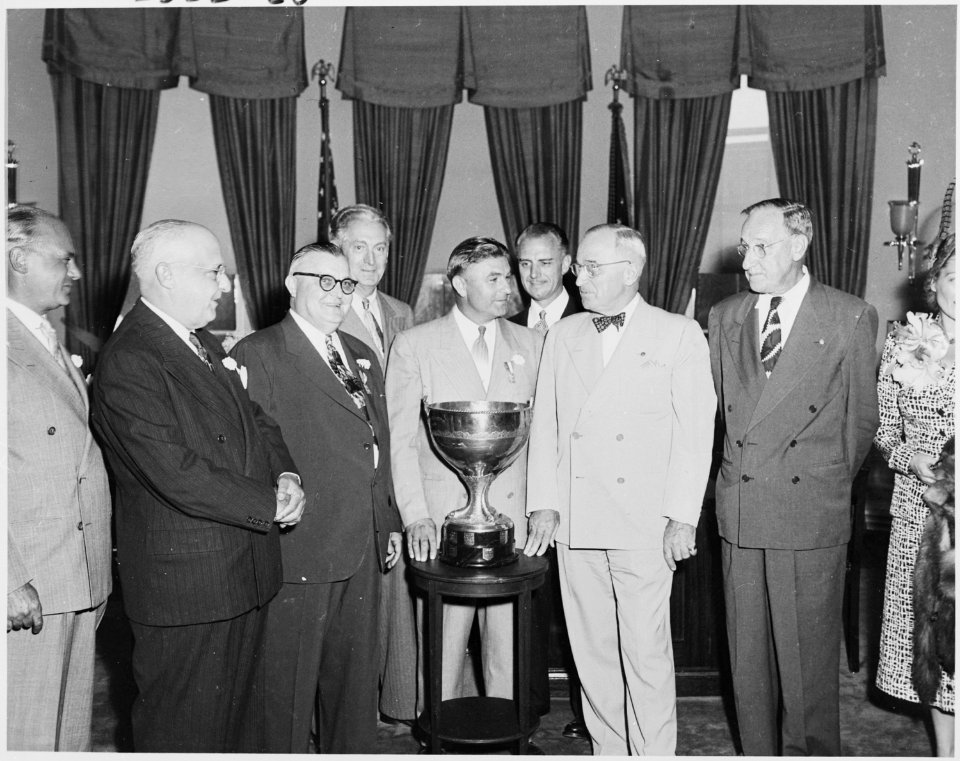Photograph of President Truman in the Oval Office, receiving the driver and owners of Miss Pepsi, the winning boat... - NARA - 200232