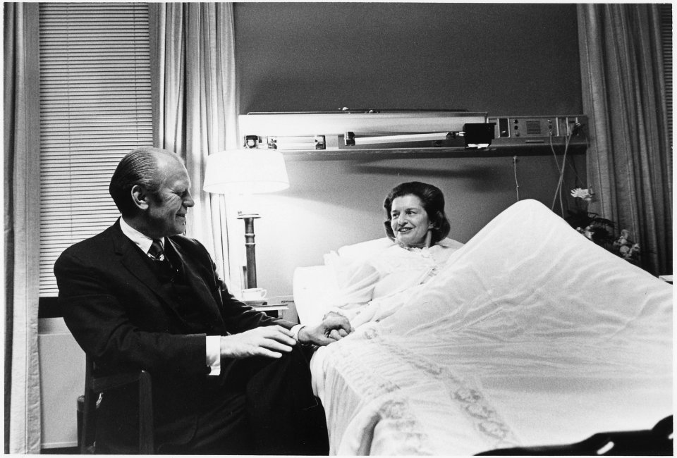 Photograph of President Gerald Ford and First Lady Betty Ford in the President's Suite at Bethesda Naval Hospital... - NARA - 186774
