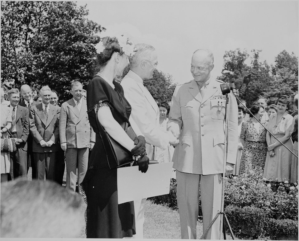 Photograph of President Truman shaking hands with General Dwight D. Eisenhower after awarding him the Distinguished... - NARA - 199129