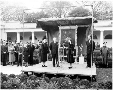 Photograph of President Truman receiving an overmantel for the renovated White House, presented by Princess Elizabeth... - NARA - 200360