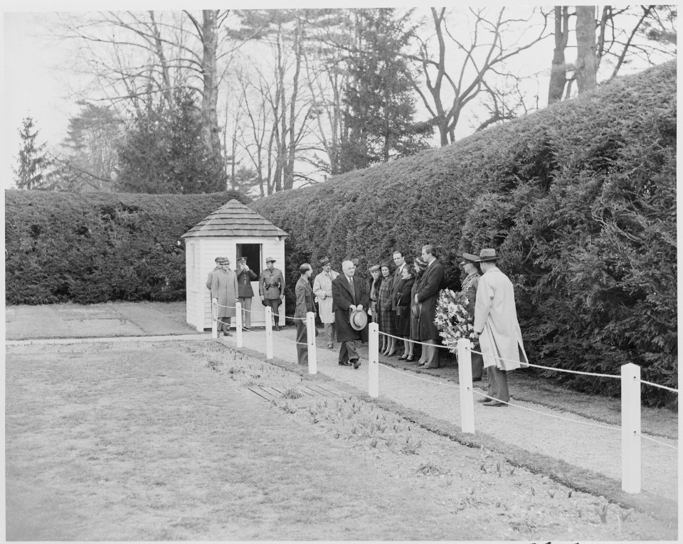 Photograph of President Truman walking toward the grave of the late President Franklin D. Roosevelt at Hyde Park, New... - NARA - 199365