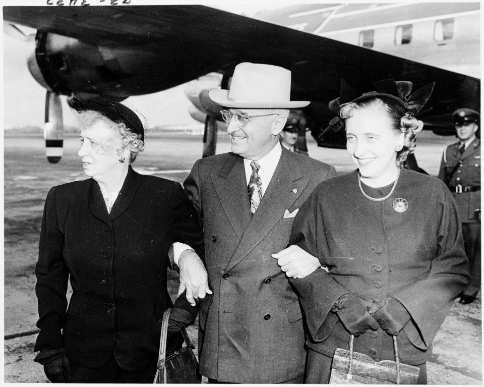Photograph of President Truman with Mrs. Truman and their daughter, Margaret, at Washington National Airport prior to... - NARA - 200246