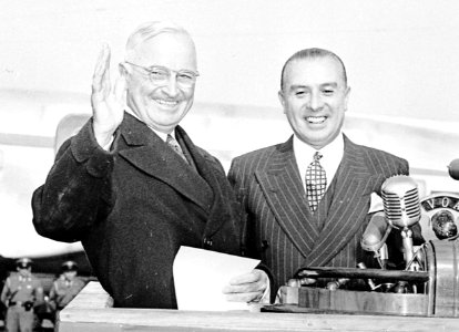 Photograph of President Truman with President Gabriel Gonzalez Videla of Chile, at Washington National Airport... - NARA - 200205 cropped