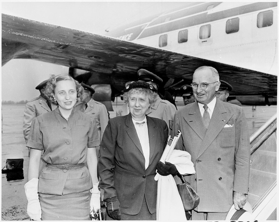 Photograph of President Truman, the First Lady, and their daughter Margaret, at the airport in Washington prior to... - NARA - 200332