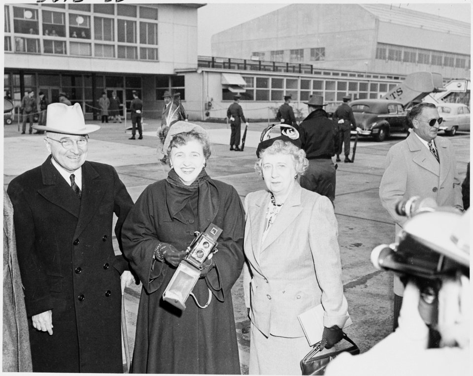 Photograph of President Truman, with Mrs. Truman and Margaret Truman at Washington National Airport, preparing to... - NARA - 200129