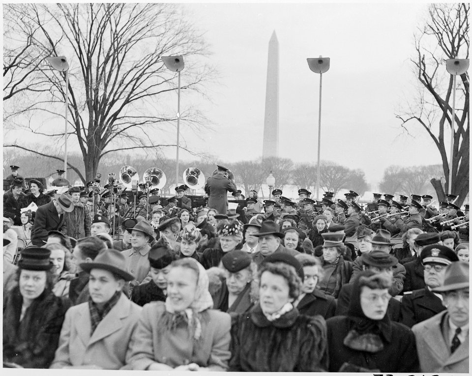 Photograph of the crowd gathered on the South Lawn of the White House for the ceremonial lighting of the National... - NARA - 199280