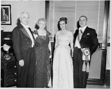 Photograph of the President and Mrs. Truman with President Gabriel Gonzalez Videla of Chile and his wife, in formal... - NARA - 200209